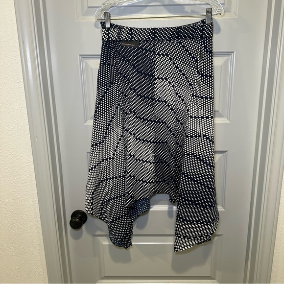 NWT Banana Republic Factory Navy/White Print Handkerchief Hem Skirt size 8 - Picture 11 of 12